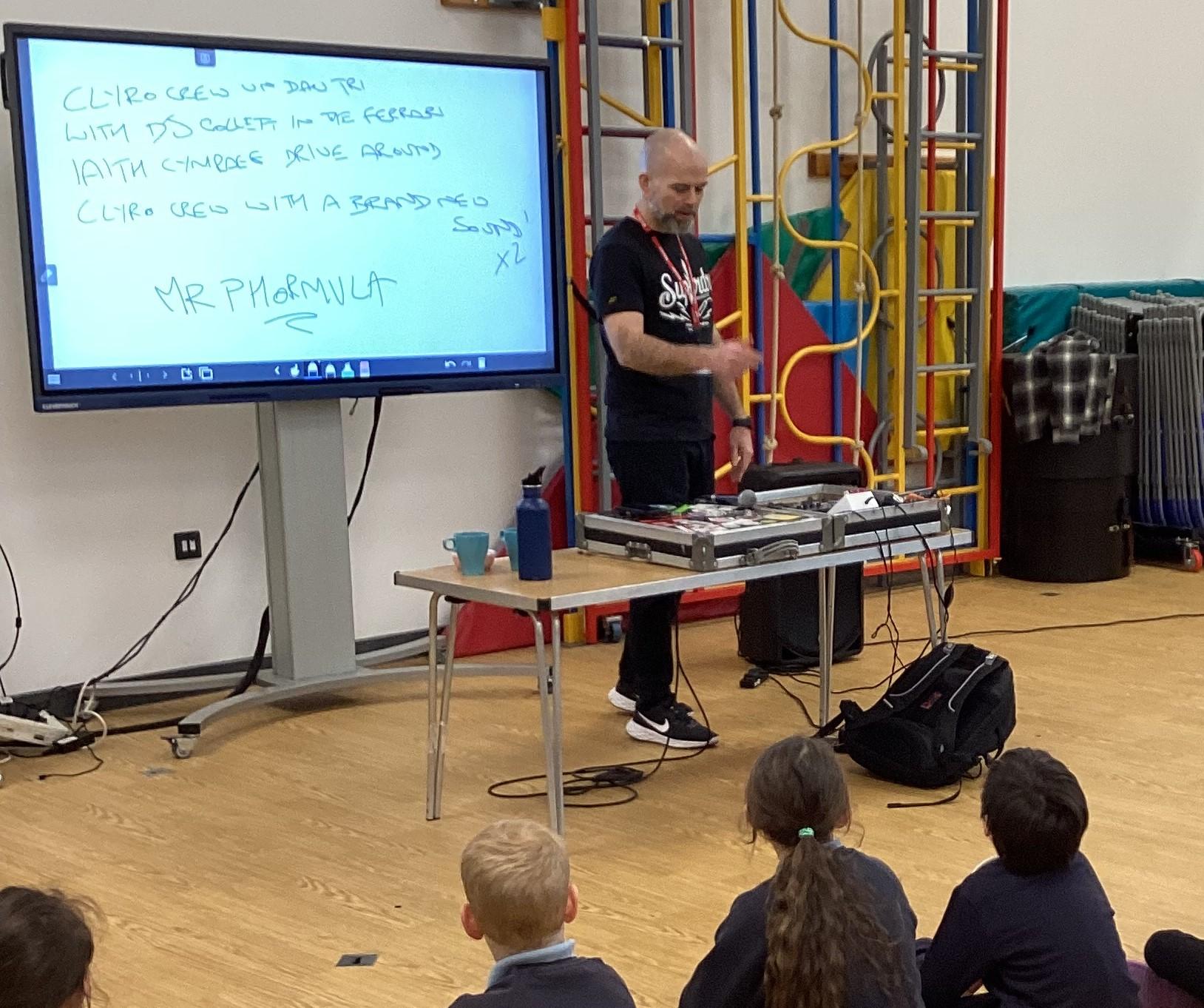 We were very lucky to be able to welcome Mr Phormula, an extremely talented beat boxer and